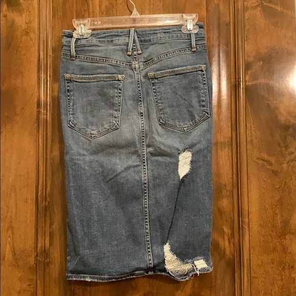 Good American High Waist Distressed Skirt - Picture 3 of 4